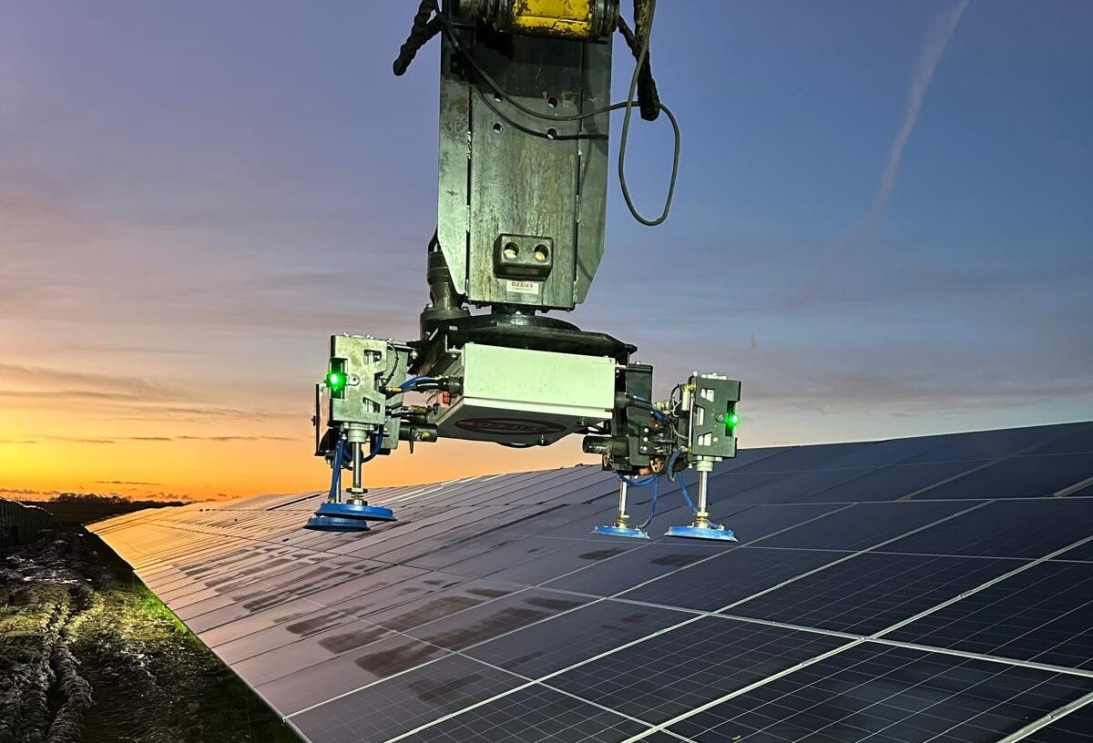 Ozzie's Modular Solar Panel Lifter